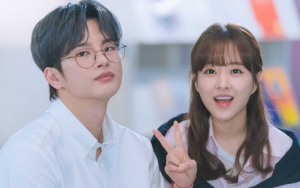 Park Bo Young Sedih Di Foto Adegan, Produser 'Doom At Your Service' Janjikan Kisah Cinta Rumit 