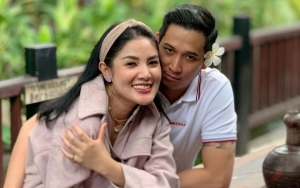 Askara Dikabarkan Sakau Dalam Penjara, Nindy Ayunda Justru Asyik Pamer Penampilan Seksi