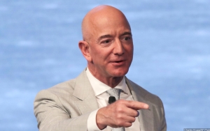 Salip Elon Musk, Jeff Bezos Siap Berangkat ke Luar Angkasa Bulan Depan