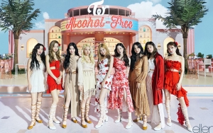 TWICE Bawa Suasana Musim Panas Seru Dalam Penampilan Perdana 'Alcohol-Free' Di 'The Ellen Show'