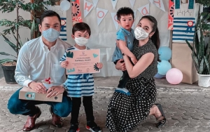Raphael Putra Sandra Dewi Wisuda, Wajah Merah Harvey dan Mikhael Justru Curi Perhatian