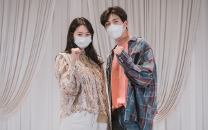 Foto Baca Naskah Shin Min A Dan Kim Seon Ho di 'Seashore Village ChaChaCha' Jadi Sorotan
