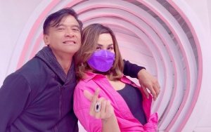 Idola Sejak Lama, Melaney Ricardo Ungkap Rasa Senang Bisa Foto Bareng Donny Damara