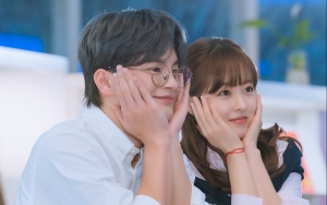 Seo In Guk Tangkap Lengan Park Bo Young di 'Doom At Your Service', Ekspresi Picu Rasa Penasaran