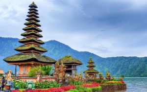 Kebut Pemulihan Sektor Pariwisata, Menparekraf Ungkap Bali Tertinggi Vaksinasi COVID-19 Di Indonesia
