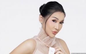 Ulang Tahun, Lucinta Luna Dapat Hadiah Dua Bucket Uang Raksasa