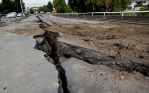 BMKG Desak Warga Maluku Waspada Potensi Tsunami Usai Gempa 6,1 M Mengguncang