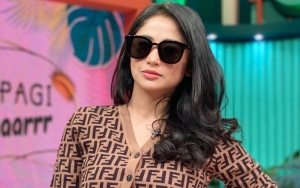 Diejek Bogel Oleh Denise Chariesta, Dewi Persik Pamer Body Goals Bareng Soimah