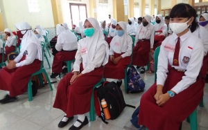 Sekolah Tatap Muka Tetap Mulai Juli Walau RI 'Banjir' COVID-19, Ini Alasan Kemendikbudristek