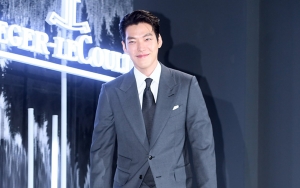 Kim Woo Bin Hadiri Acara Publik, Penampilan Ganteng Pakai Setelan Jas Bikin Jatuh Cinta