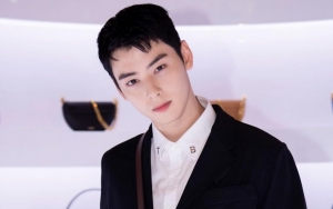 Cha Eunwoo ASTRO Ungkap Alasan Ia Doyan Pakai Kacamata Meski Tak Perlu