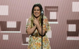 Akui Banyak Diatur Dan Sempat Tak Bisa Ekspresikan Diri, Begini Cara Kelly Clarkson Mengatasi