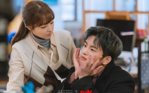 Ketabrak Seo In Guk, Park Bo Young Auto Minta Berhenti Syuting 'Doom At Your Service'
