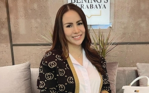 Kece Banget, Penampilan Momo Geisha Saat Beli Bakso di Jalan Jadi Sorotan