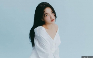 Cewek Sendiri, Yeri Red Velvet Gandeng dan Sandaran 2 Pria Beda di BTS 'Blue Birthday'