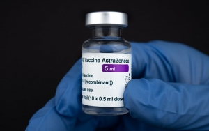 Benarkah Vaksin AstraZeneca Paling Berisiko Picu Pembekuan Darah Pada Wanita Muda?