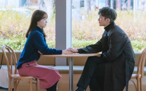 Romantis di Layar Kaca, Park Bo Young dan Seo In Guk Penuh Canda Saat Syuting 'Doom at Your Service'