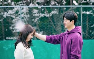 Pertemuan Pertama Song Kang dan Han So Hee di 'Nevertheless' Berlangsung Romantis, Begini Syutingnya
