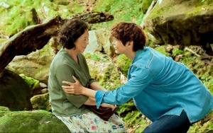 Beda 33 Tahun, Ji Hyun Woo Ungkap Rasanya Jadi Kekasih Go Doo Shim di 'Everglow'