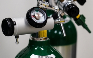 Lonjakan COVID-19 Makin Mengkhawatirkan, Pasokan Tabung Gas Oksigen Hampir Terbatas