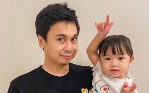 Raditya Dika Unggah Foto Close Up Putrinya, Bikin Salfok Dikira Gempi