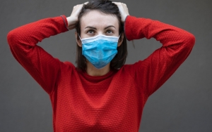 RI Catat Puluhan Ribu Kasus COVID-19 Per Hari, Satgas Sarankan Pakai Masker Dobel di Ruang Tertutup