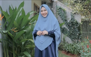 Kunjungi Tempat Bersejarah, Oki Setiana Dewi Tersentuh Oleh Kisah Cinta Di Baliknya