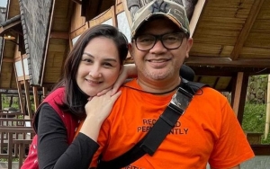 Mona Ratuliu Curhat Diprotes Suami, Netizen Salfok 'Gak Pake Celana'