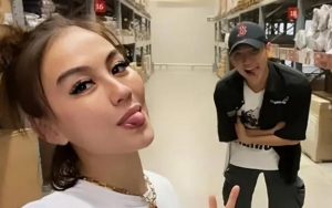 Foto Candid Agnes Monica-Adam Rosyadi Picu Isu Urus Nikah di KUA, Akun Fanbase Buka Suara