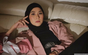 Tertekan Oleh Pemberitaan COVID-19, Zaskia Adya Mecca Stop Lakukan Ini Demi Kesehatan Mental