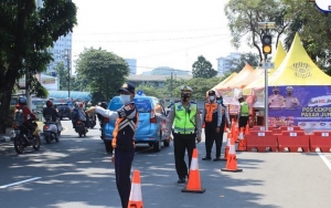 Ragam Hari Pertama PPKM Darurat: Ada yang Baru Sosialisasi Hingga Gelar Razia di Tempat Hiburan