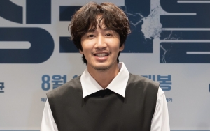 Karakternya Bernasib Apes, Ini Alasan Lee Kwang Soo Tertarik Bintangi 'Sinkhole'