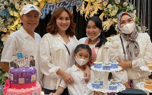 Viral Video Ayu Ting Ting dan Adik Perang Mulut, Aksi Ayah Ojak Banting Kardus Picu Gelak Tawa