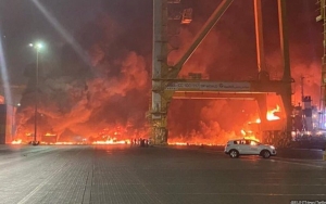 Kebakaran Terjadi di Kapal Pelabuhan Dubai Susul Sebuah Ledakan