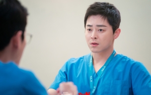 Jo Jung Suk Ngeprank Staf 'Hospital Playlist 2' Malah Jadi Bahan Tertawaan