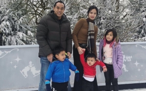 'Good Looking', Nia Ramadhani-Ardi Bakrie Jalan Santuy Pakai Baju Napi Tak Diborgol Picu Tanda Tanya