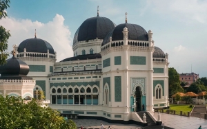 Masjid Di Jakarta Dan Bekasi Tetap Laksanakan Salat Jumat Di Tengah Penerapan PPKM Darurat 