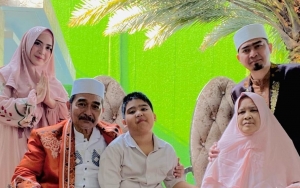 Ibunda Ustadz Solmed Meninggal Dunia, April Jasmine Bagikan Momen Sungkeman