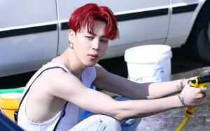 Jimin BTS Tebar Selfie Uwu, Penampakan Tangan Misterius Picu Perdebatan