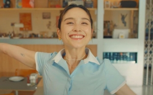 Waitress Cantik di MV BTS 'Permission to Dance' Tuai Sorotan, Seumuran RM dan J-Hope