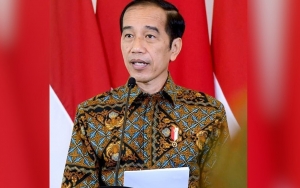 Aksi Jokowi Bagikan Paket Obat dan Sembako Secara Langsung Dipertanyakan