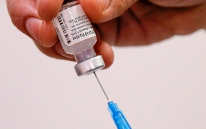 Vaksin COVID-19 BioNTech Disebut Hasilkan Antibodi 10 Kali Lebih Banyak Dibanding Sinovac 