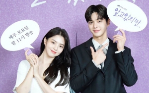 Iseng Menggoda, Song Kang Langsung Tertawa Gara-gara Tingkah Gemas Han So Hee di BTS 'Nevertheless'