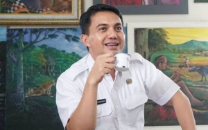 Sahrul Gunawan Beri Bantuan Warga Terdampak Pandemi, Malah Diminta Buka Masker