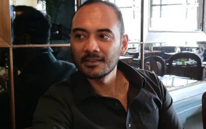 Sepupuan Dengan Wulan Guritno, Ario Bayu Juga Kehilangan Sosok Sang Nenek