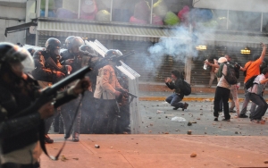 Thailand Unjuk Rasa Tolak Lockdown, Polisi Kerahkan Gas Air Mata dan Water Cannon