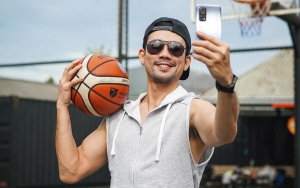 Denny Sumargo Borong Dagangan Kakek Tua, Jawabannya Saat Ditanya Soal Ini Malah Bikin Ngakak