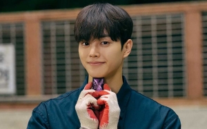 Awalnya Sok Berani, Intip Tingkah Imut Song Kang Takut Kecoak di BTS 'Nevertheless'