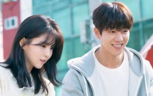 Pantang Menyerah Sebelum Jadian, Chae Jong Hyeop Terus Pepet Han So Hee di Still Cut 'Nevertheless'