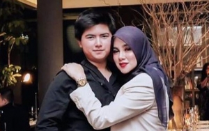 Olla Ramlan Semringah Foto Bareng Putra Sulung, Wajahnya Heboh Disebut Mirip Chef Tampan Ini